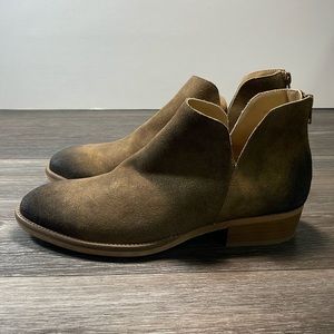 Van Eli booties woman’s size 9.5